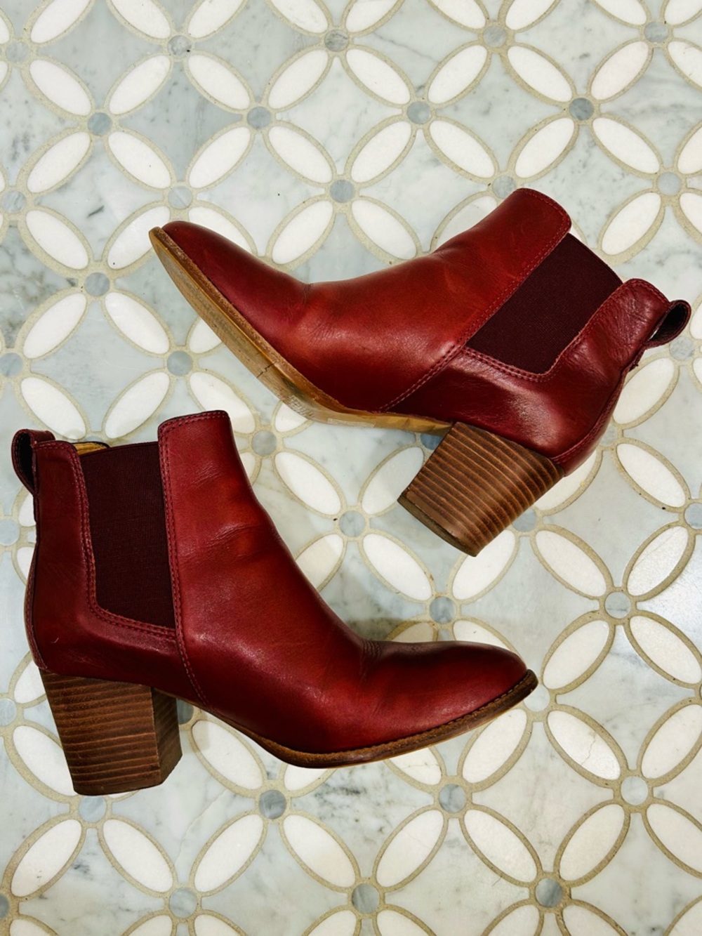 Madewell Carina Chelsea Boot in Cabernet Burgundy Leather Almond Toe - Size 7.5 - Picture 3 of 10